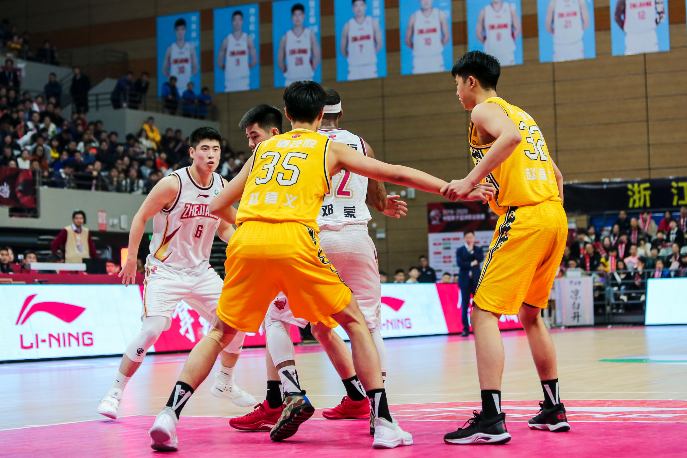 广厦男篮发布备战花絮，加时末段绝杀压哨，足总杯任务艰巨，轮换策略成焦点(广东宏远战广厦胜负发生逆袭)-九游下载安装