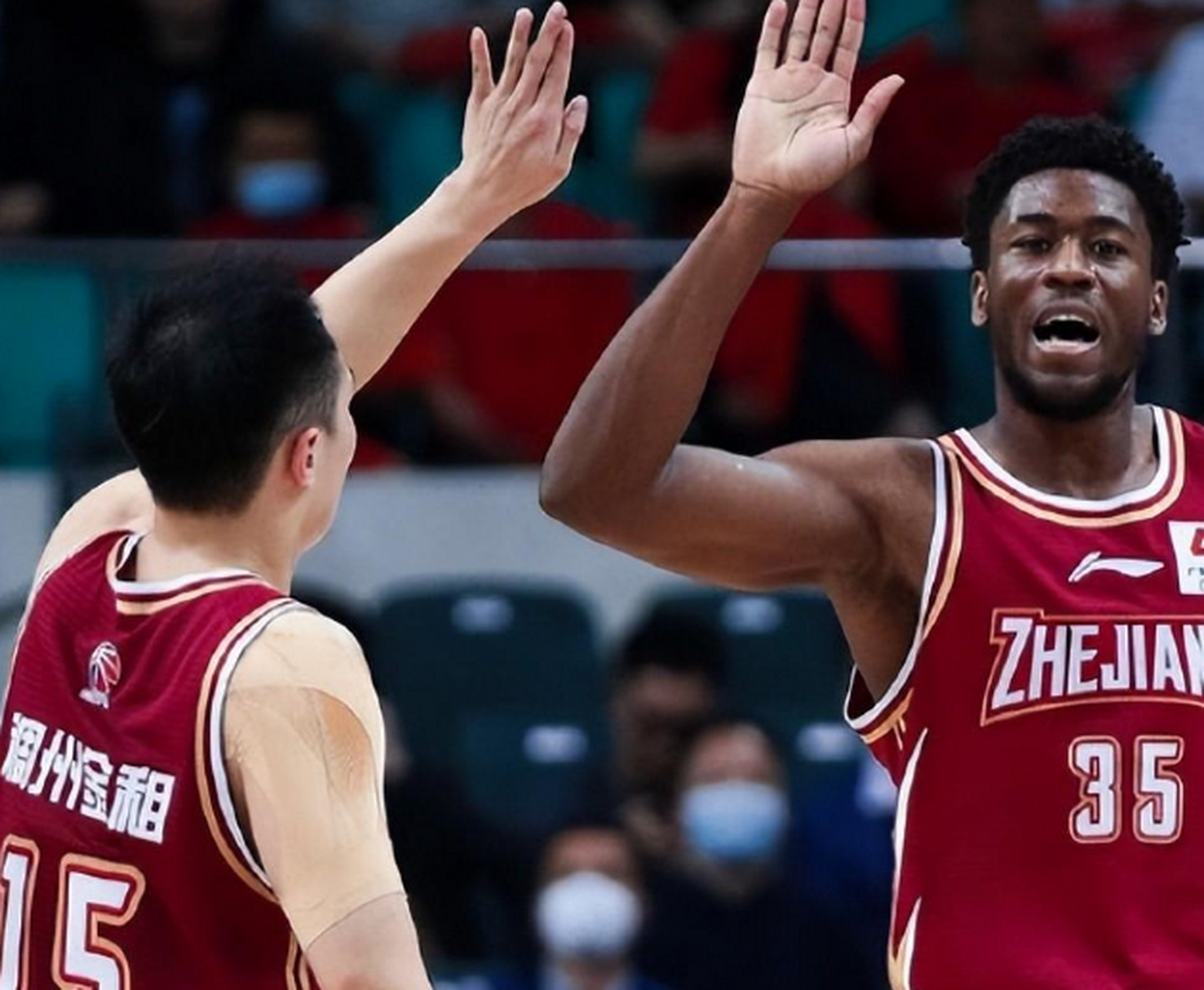 包含浙江稠州发布备战花絮，集结日队长鼓劲，CBA季后赛任务艰巨，阵容厚度经受考验的词条